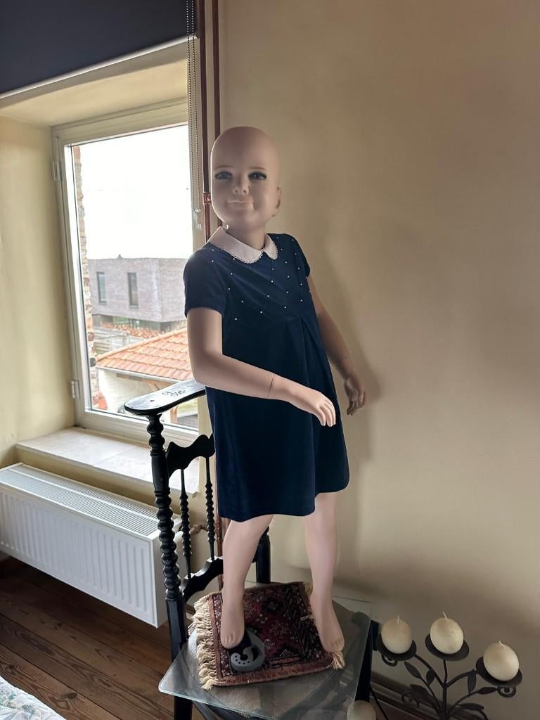 Etalagepop Kind, Ophalen