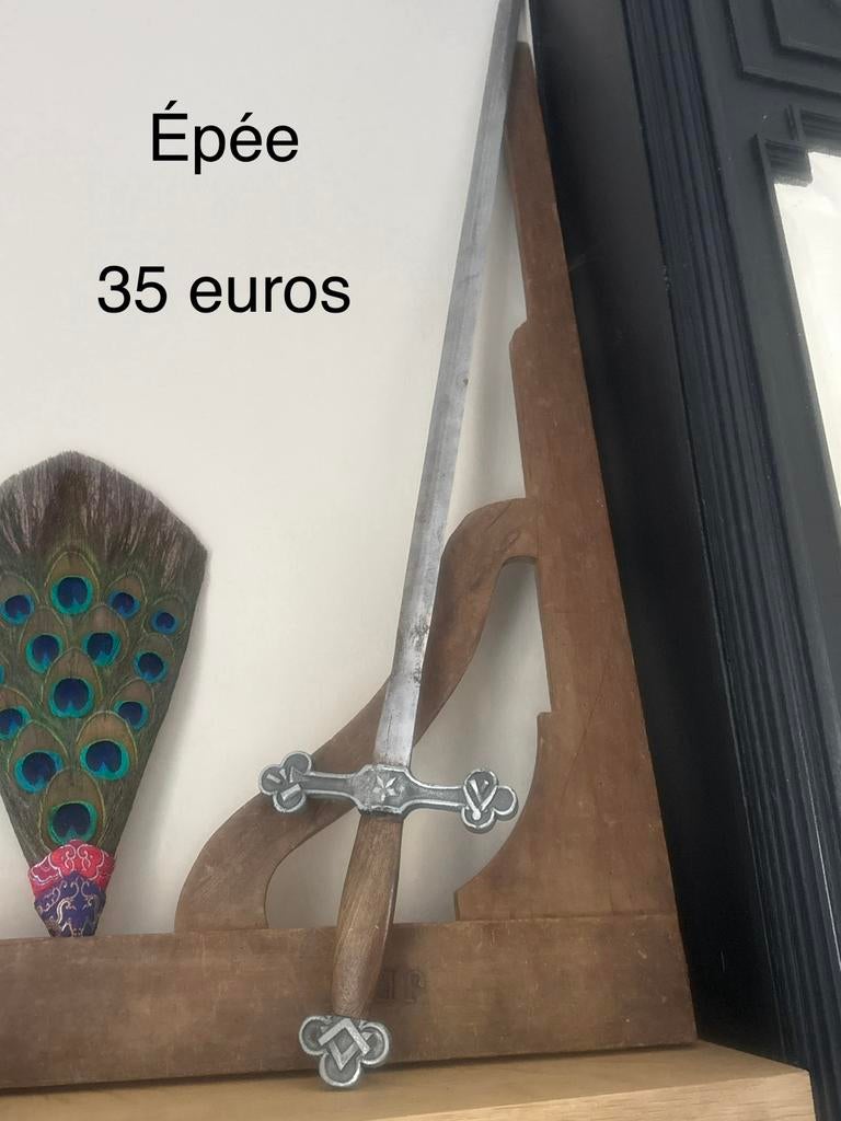 Jolie equerre en bois, Enlèvement, Utilisé