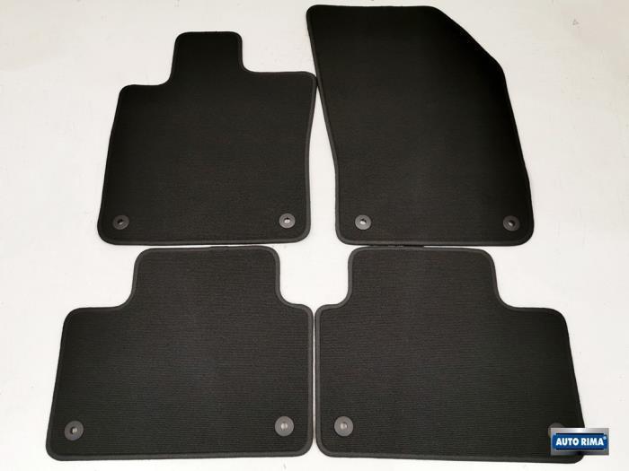Kit tapis d'un Volvo V60, Autos : Pièces & Accessoires, Habitacle & Garnissage, Volvo, Utilisé, 3 mois de garantie, Enlèvement ou Envoi
