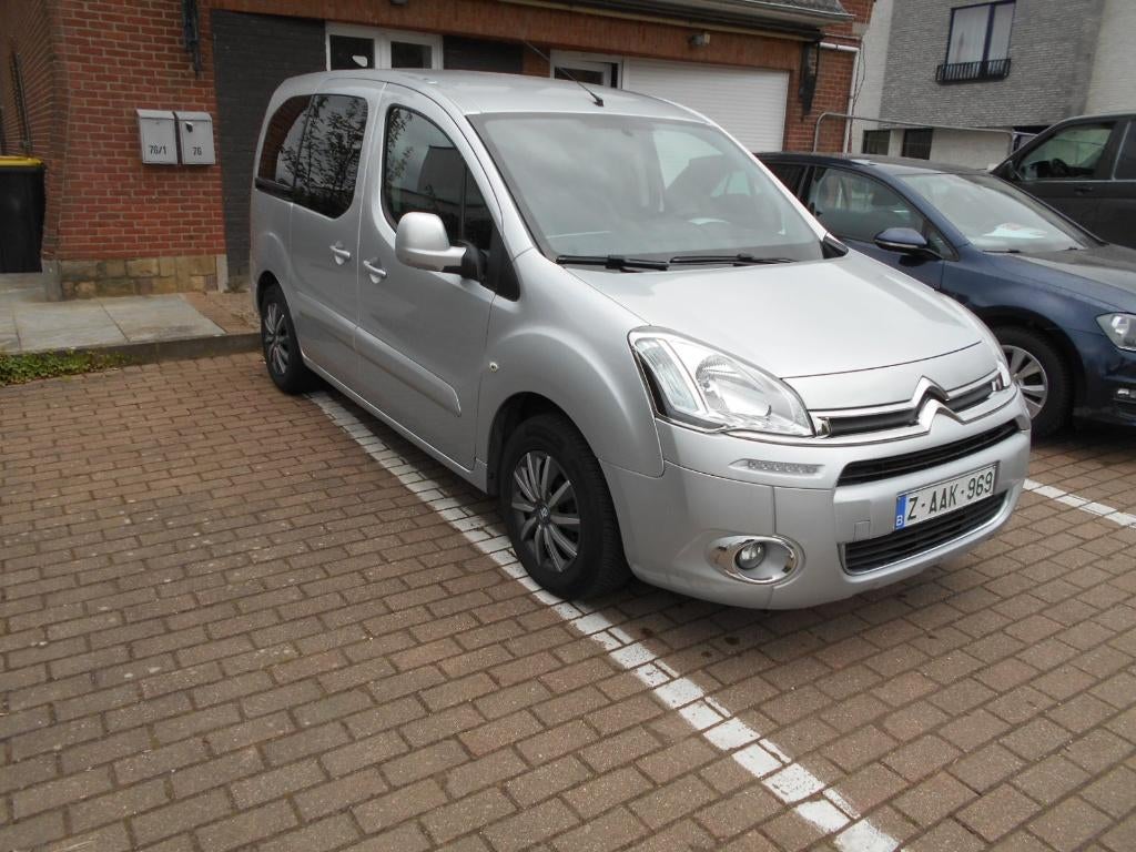 BERLINGO 1.6 i BENZINE AIRCO GARANTIE 12 MAAND, Auto's, Voorwielaandrijving, Euro 5, Zwart, 4 cilinders