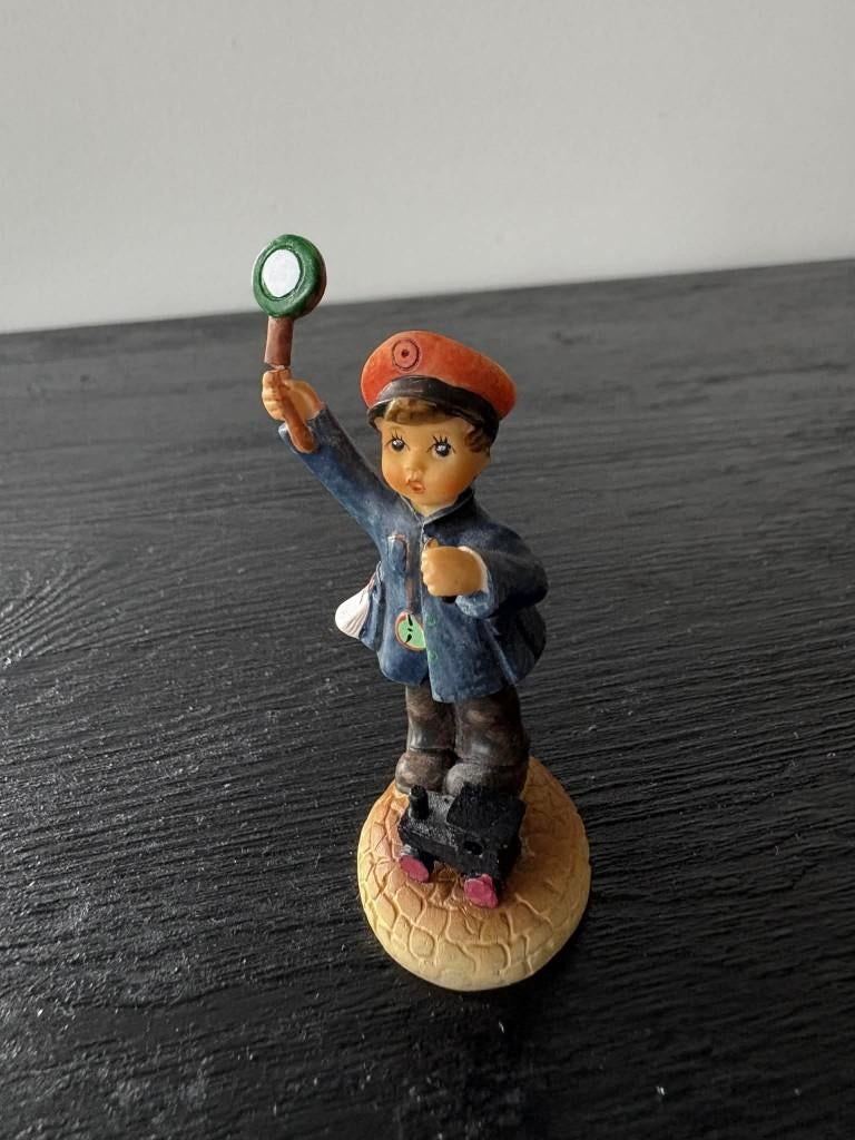 Hummel Goebel minitatuur, conducteur, Ophalen of Verzenden, Zo goed als nieuw, Hummel