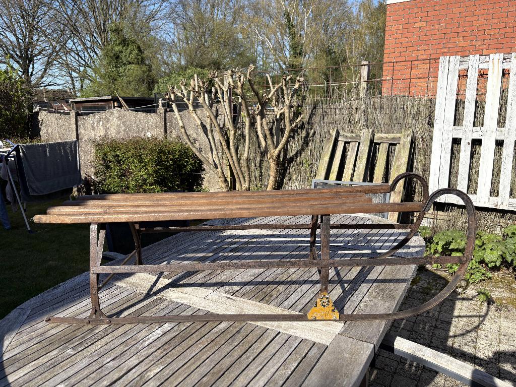 Antieke slee met gelast onderstel, Ophalen, Gebruikt, Hout