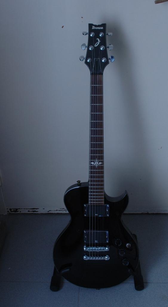 Ibanez ART120, Musique & Instruments, Instruments à corde | Guitares | Électriques, Utilisé, Solid body, Ibanez, Enlèvement