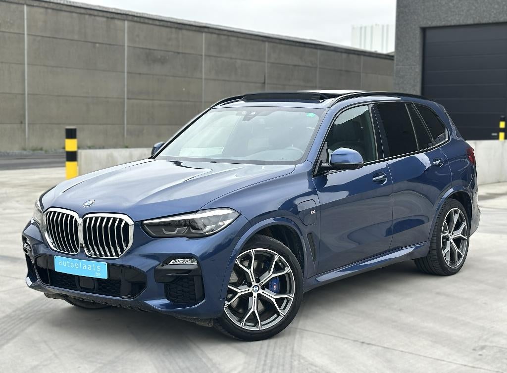BMW X5 xDrive45e 2021 M Pack 72180km, Blauw, 41 g/km, Leder, Bedrijf