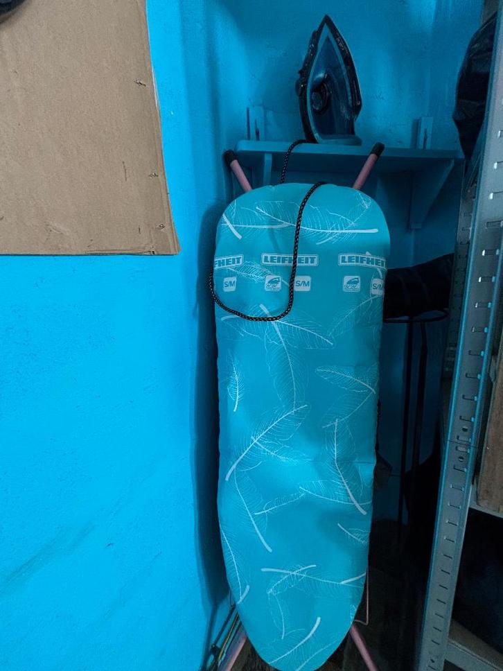 Fer à repasser + planche, Maison & Meubles, Produits de nettoyage, Autres types, Enlèvement