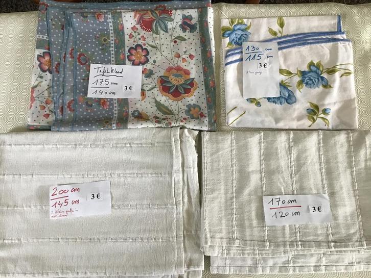 4 nappes pour seulement 3 euros chacune, Maison & Meubles, Nappes, Comme neuf, Enlèvement ou Envoi