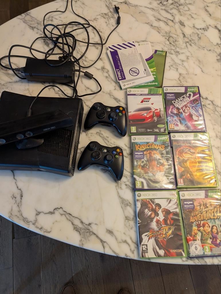 Xbox 360 + kinect + 2 controllers + games, Games en Spelcomputers, Spelcomputers | Xbox 360, Ophalen