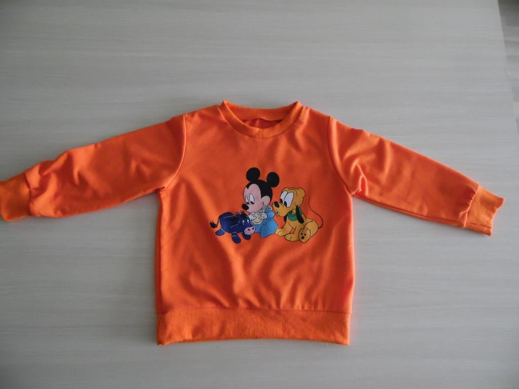 SWEAT MICKEY BÈBÈ     DISNEY   NEUF, Enfants & Bébés, Vêtements enfant | Taille 104, Garçon, Enlèvement ou Envoi, Pull ou Veste