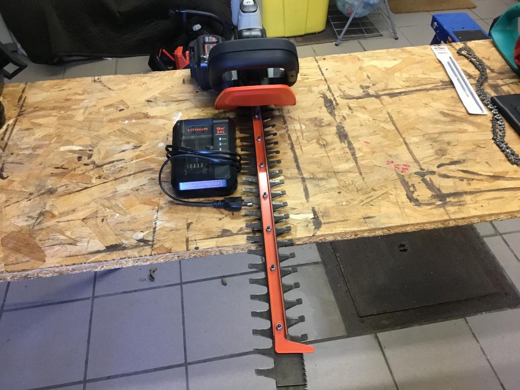 Taille haie, Jardin & Terrasse, Taille-haies, Enlèvement, Utilisé, Batterie, Black & Decker