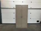 (141) Metalen 2 deuren kasten met legplanken, Enlèvement