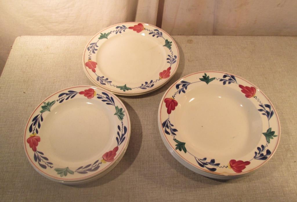 11 anciennes assiettes en céramique - Boch Boerenbont, Enlèvement ou Envoi