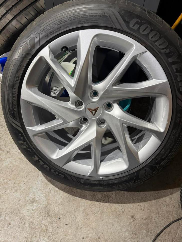 Jantes 5/112 origine vw cupra 245/45/18 le tout neuf!!! 600€, Autos : Pièces & Accessoires, Pneus & Jantes, Pneus et Jantes, Pneus été