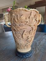 Vintage, italiaans resin chinese vaas met reliefdecor, Huis en Inrichting, Ophalen of Verzenden