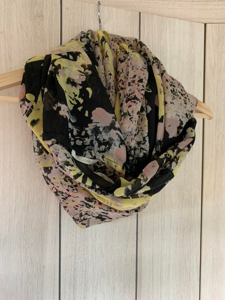 Pieces sjaal, Ophalen of Verzenden, Zo goed als nieuw, Sjaal