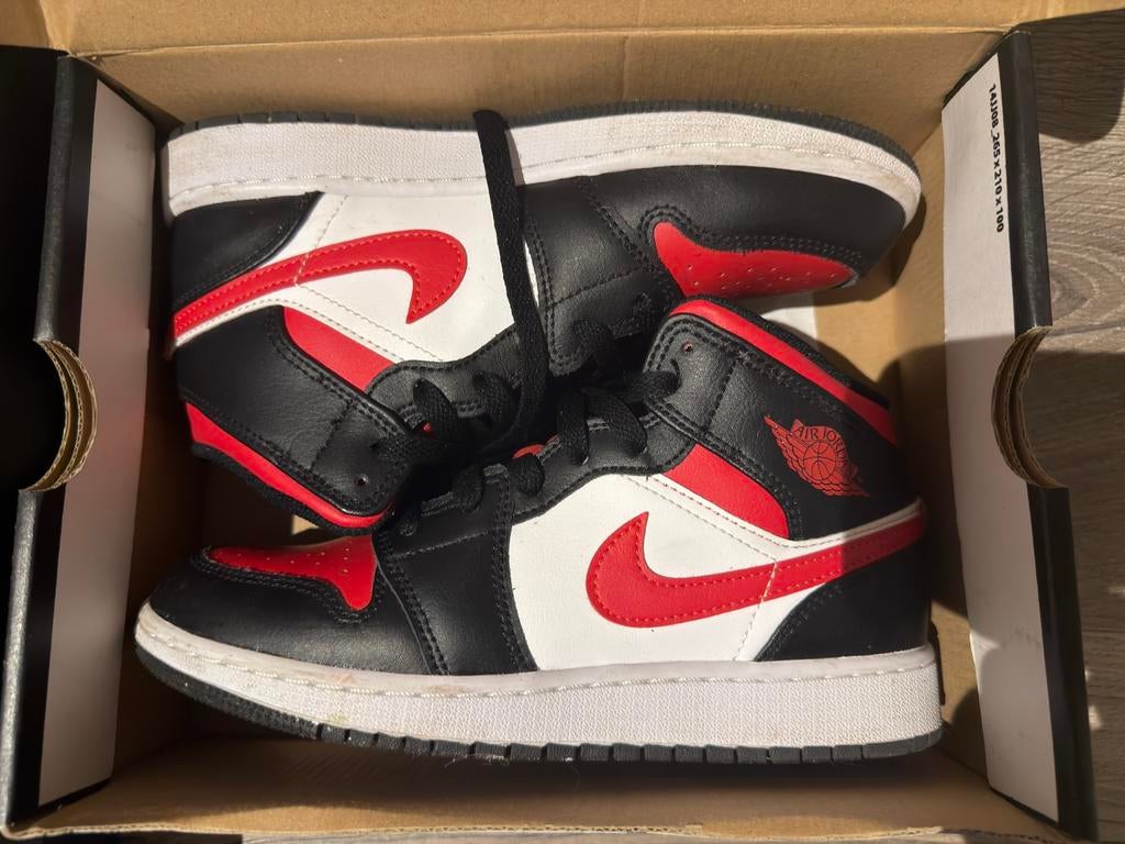 AIR JORDAN 1 MID, Ophalen of Verzenden, Zo goed als nieuw