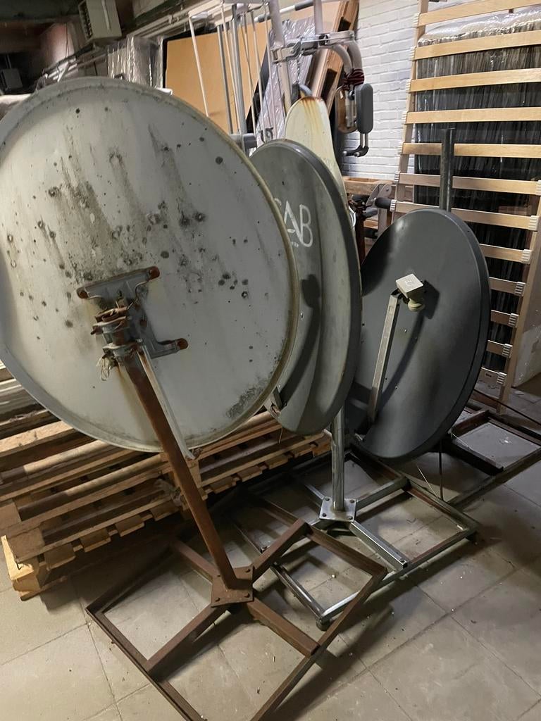 GRATIS METAAL OUD IJZER AF TE HALEN, Ophalen, Zo goed als nieuw