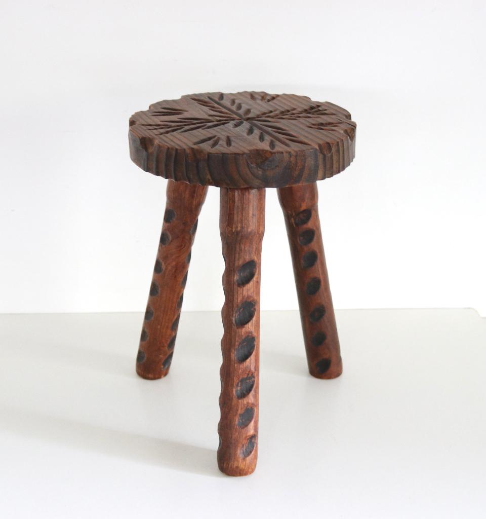 vintage houten kruk in brutalistische stijl,, Huis en Inrichting, Ophalen of Verzenden, Zo goed als nieuw, Hout