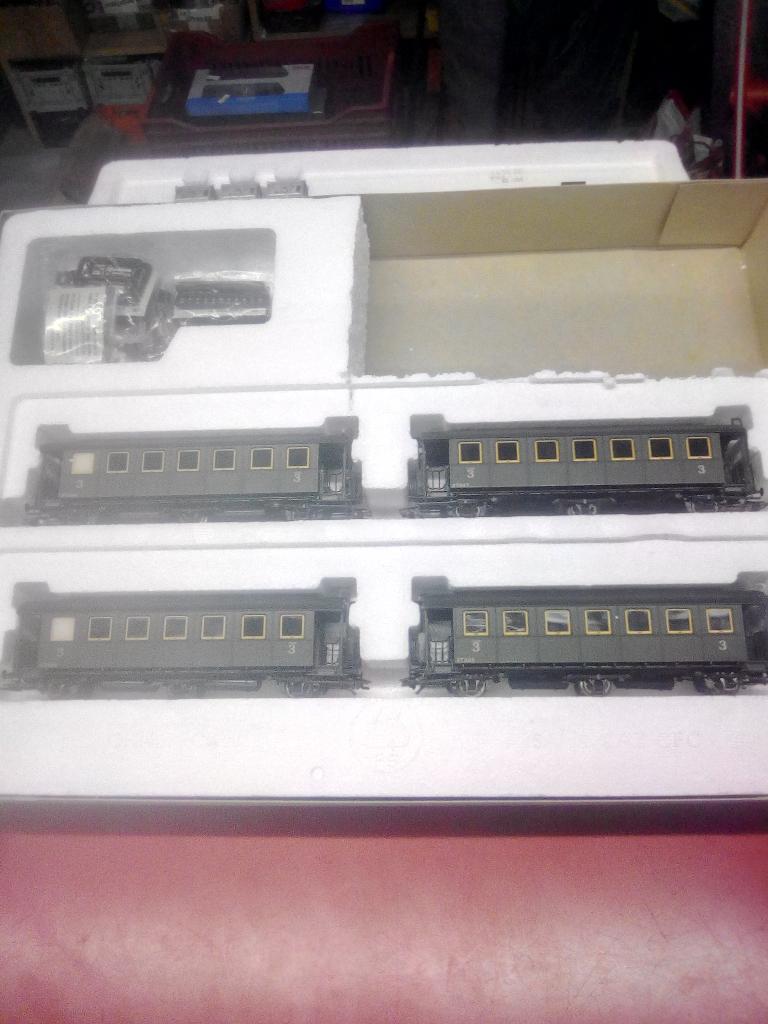 Vend set 4 voitures SNCB Roco 43050, Hobby & Loisirs créatifs, Trains miniatures | HO, Comme neuf, Wagon, Roco, Enlèvement ou Envoi