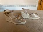 Beige open schoenen met hoge hak, Bata, maat 39 2x gedragen, Kleding | Dames, Beige, Ophalen of Verzenden, Schoenen met hoge hakken