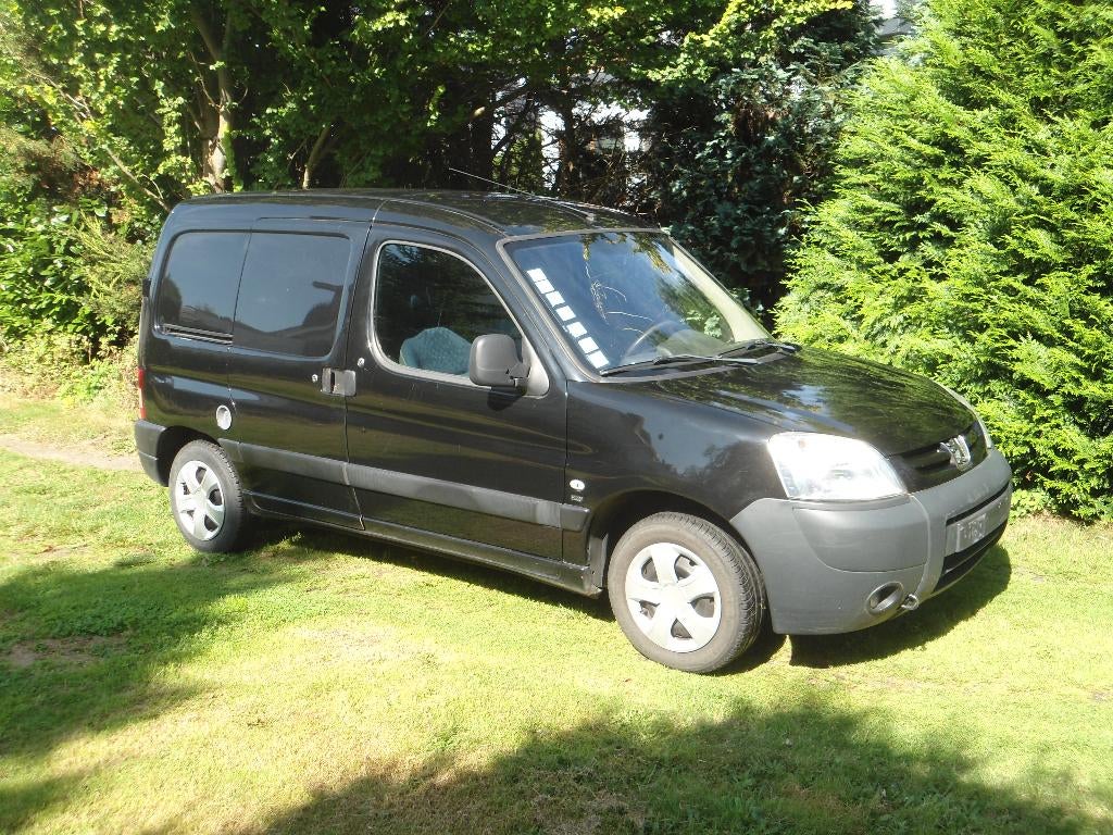 Peugeot partner : spiraal moet vervangen worden, Voorwielaandrijving, 4 deurs, Stof, 4 cilinders