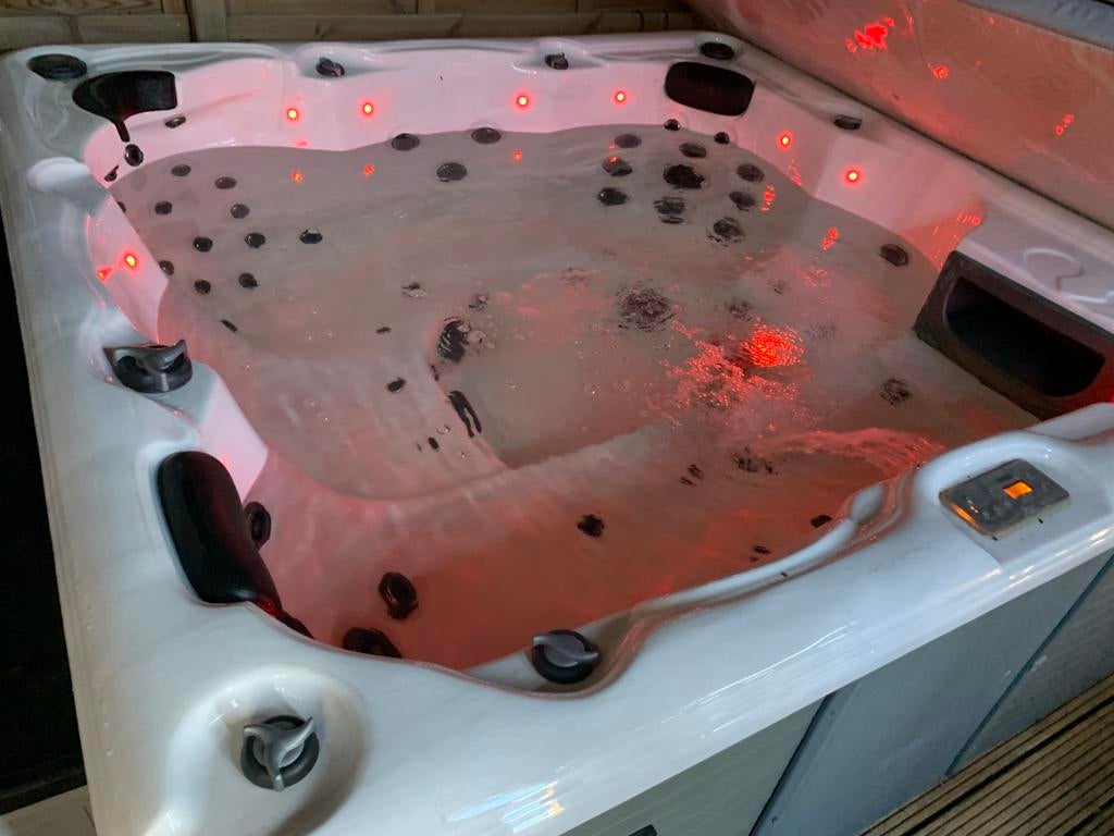 Jaccuzi, Tuin en Terras, Ophalen, Zo goed als nieuw