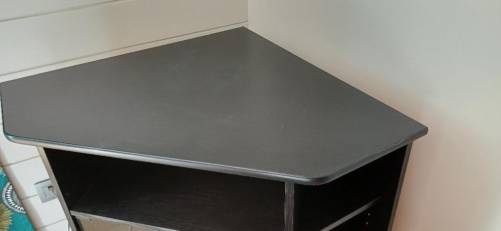 Meuble TV d'angle avec portes vitrées et roulettes (noir), Maison & Meubles, Armoires | Mobilier de télévision, Utilisé, Moins de 100 cm