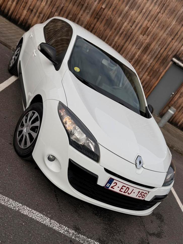 Renault Mégane 3 1.5 dCi 2011 Clim GPS - FEUILLE ROSE, Autos, Renault, Particulier, Air conditionné, Diesel, Hatchback, 5 portes