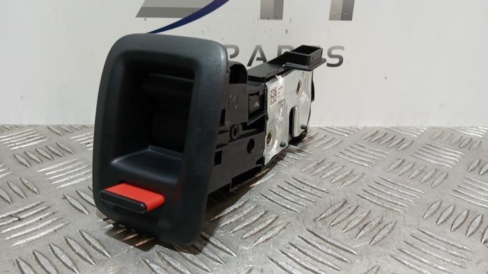 Serrure banquette arrière d'un Mercedes A-Klasse, Autos : Pièces & Accessoires, Habitacle & Garnissage, Mercedes-Benz, Utilisé