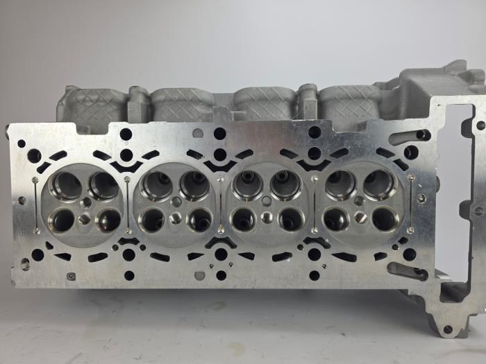 Culasse d'un Mercedes CLA, Autos : Pièces & Accessoires, Moteurs & Accessoires, Mercedes-Benz, Neuf, 6 mois de garantie, 12 mois de garantie