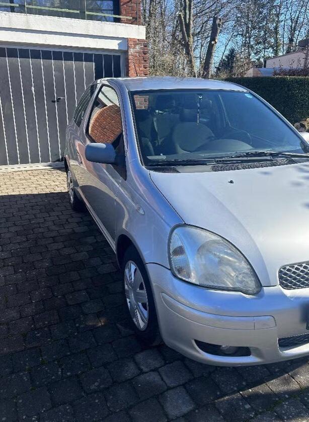 Toyota Yaris 1.3 VVT-I 126.000km airco gekeurd, Autos, Toyota, Argent ou Gris, Achat, 5 places, Particulier