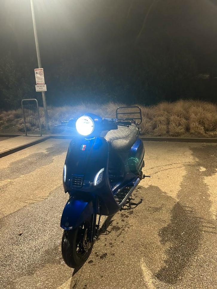 Gts toscana dynamic, Fietsen en Brommers, Snorfietsen en Snorscooters, Zo goed als nieuw, Vespa, Elektrisch, Ophalen