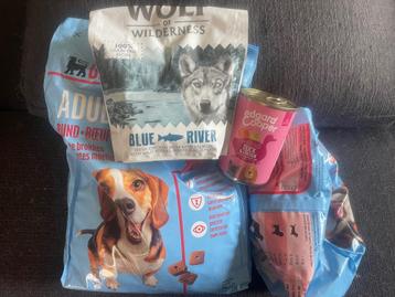 Honden eten pakket  beschikbaar voor biedingen