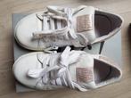 Witte sneakers maat 30 gloednieuw meisjes, Schoenen, Meisje, Ophalen of Verzenden, Zo goed als nieuw