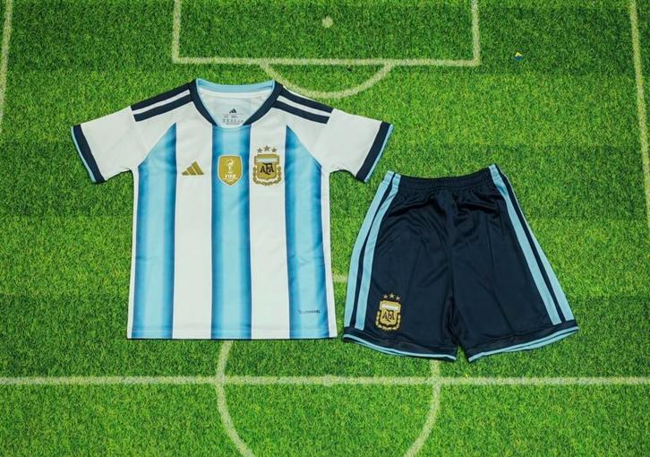 Nieuw voetbaltenue van Argentinië 25/26, Sport en Fitness, Voetbal, Verzenden