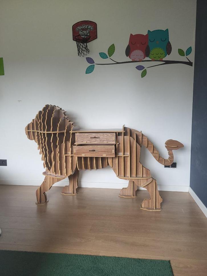 designbureau leeuw voor kinder- of woonkamer, Huis en Inrichting, Bureaus, Zo goed als nieuw, Bureau, Ophalen