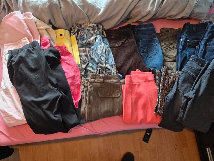Pakket dames broeken M 20 stuks, Kleding | Dames, Broeken en Pantalons, Maat 38/40 (M), Ophalen of Verzenden