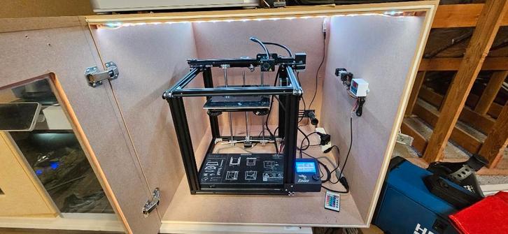 Creality Ender 5 dans une armoire fermée, Informatique & Logiciels, 3D Imprimantes, Utilisé, Enlèvement