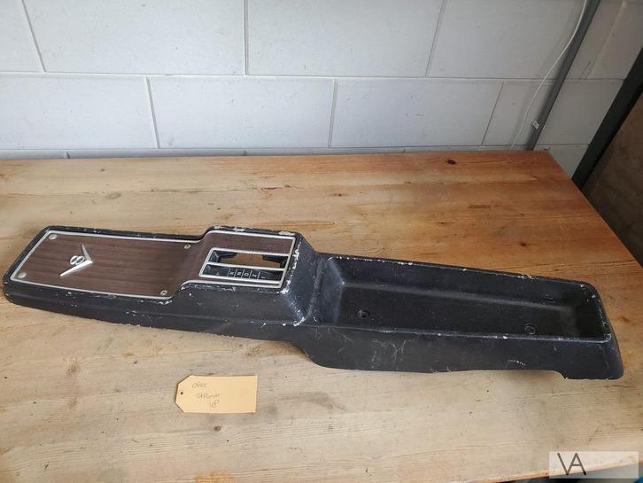 Opel Diplomat V8 1969 - 1978 middenconsole met V8 logo €50, Auto-onderdelen, Interieur en Bekleding, Opel, Gebruikt, Ophalen of Verzenden