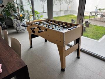 Tafelvoetbaltafel beschikbaar voor biedingen