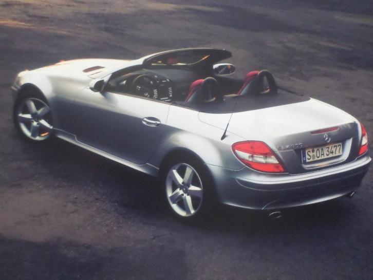 Brochure sur les Mercedes 200, 350 et 55 AMG SLK - FRANÇAIS, Livres, Autos | Brochures & Magazines, Mercedes, Enlèvement ou Envoi