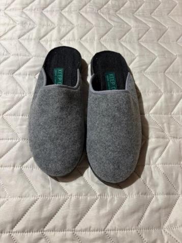TE KOOP NIEUWE GRIJZE MANNENPANTOFFELS MAAT 45 beschikbaar voor biedingen