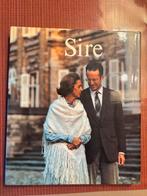 Sire, een jaar uit het leven van de belgische  familie, Ophalen of Verzenden