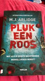 M.J. Arlidge - Pluk een roos, Boeken, Thrillers, Ophalen of Verzenden, Zo goed als nieuw, M.J. Arlidge