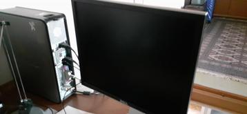 computer met toebehoren beschikbaar voor biedingen