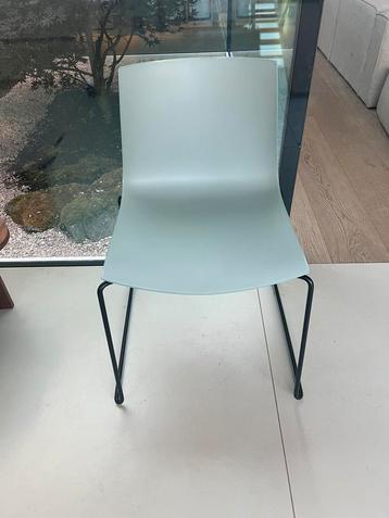 2 stuks Arper Catifa 46 stoelen beschikbaar voor biedingen