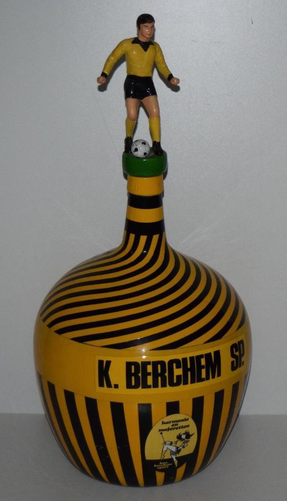 Berchem Sp / Dame Jeanne Uniek Collectors item / Sportbeurs, Verzamelen, Sportartikelen en Voetbal, Gebruikt, Overige typen, Ophalen