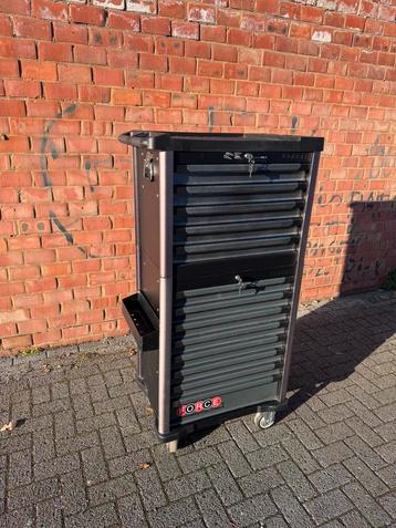 Gevulde gereedschapskar Force beschikbaar voor biedingen