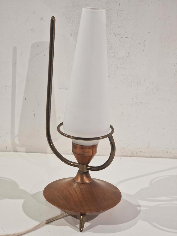 Tripod philips by louis kalff lamp , bureaulamp ,  opaline, Antiek en Kunst, Antiek | Verlichting, Ophalen of Verzenden