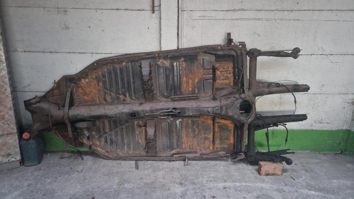 Chassis VW kever 1200 uit 1977 met papieren, Auto-onderdelen, Carrosserie, Oldtimer onderdelen, Volkswagen, Gebruikt, Ophalen