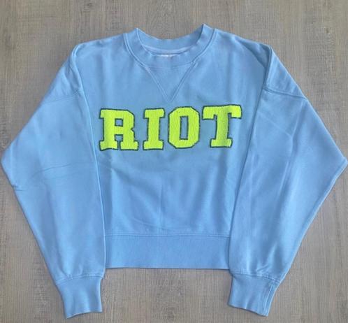 ESSENTIEL ANTWERP Riot sweater in lichtblauw/neon geel M1, Kleding | Dames, Truien en Vesten, Zo goed als nieuw, Maat 36 (S), Blauw